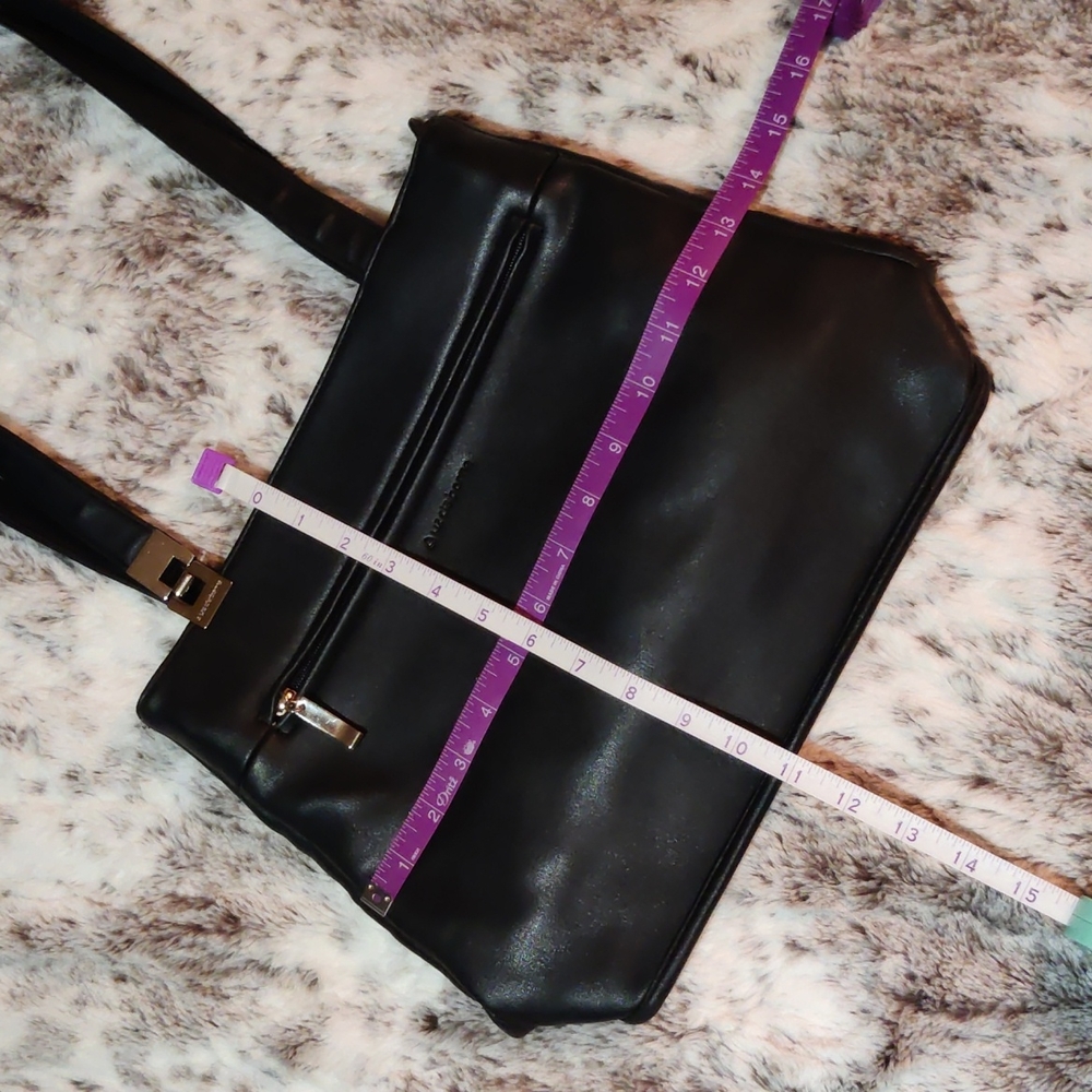 Liz Claiborne Black Leather Shoulder Bag - Picture 9 of 11
